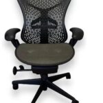 Chaise de bureau Herman Miller Mirra : confort et design ergonomique