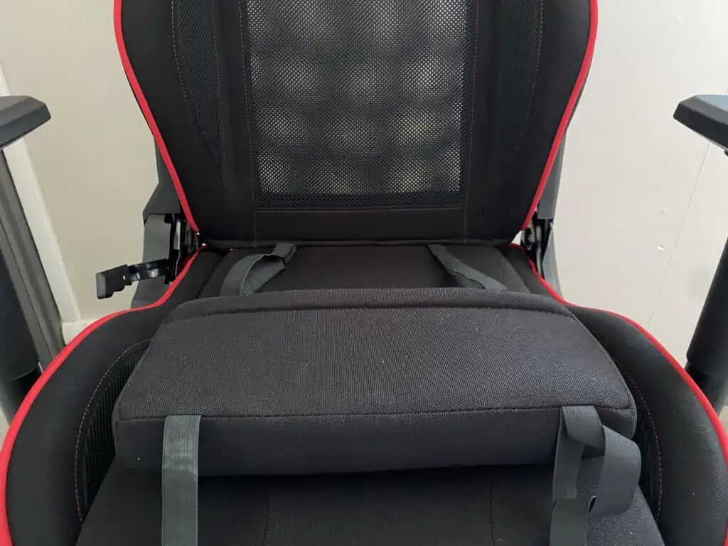 attacher coussin lombaires chaise gamer
